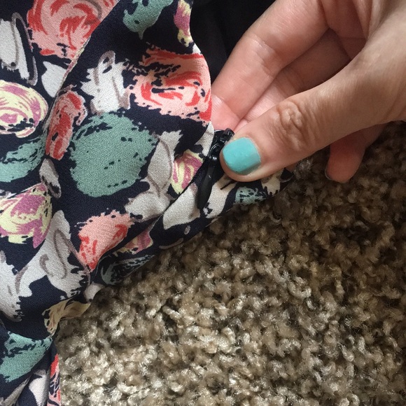 Rose print Floral mini dress XS $12 bundle only - Picture 3 of 4